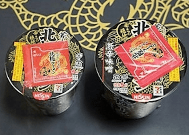 不少网民留言分析，在地震后停水或厕所设施受损的情况下，吃这款杯面简直是“自寻烦恼”。
