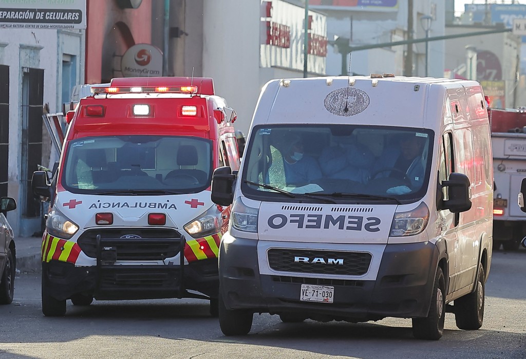 大批救護車趕赴現場，將傷院送往醫院治理。路透社