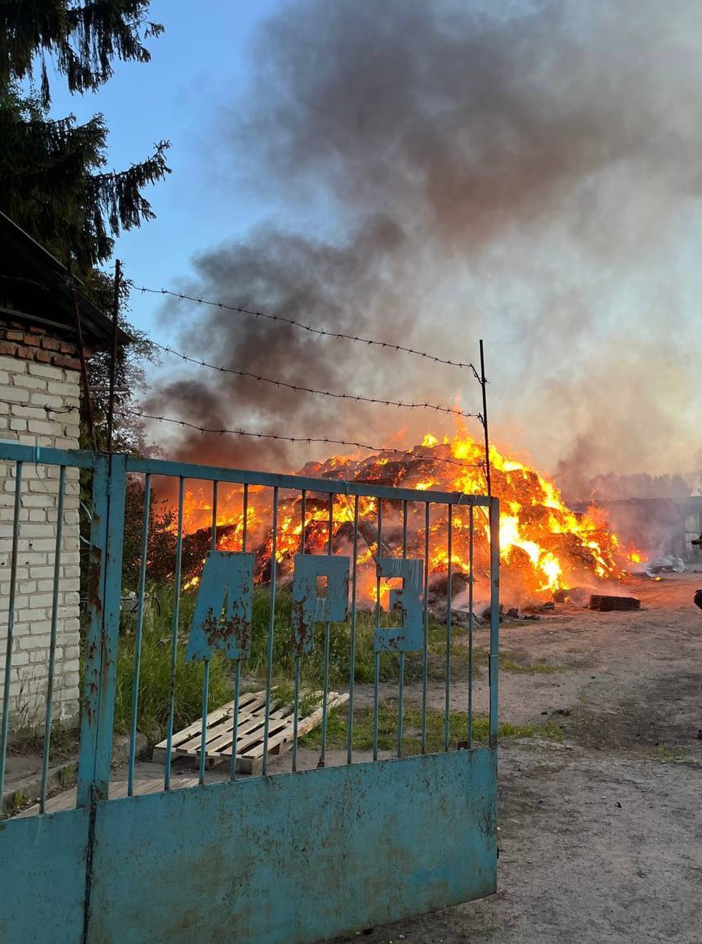 烏克蘭無人機襲擊俄羅斯庫爾斯克州目標，引發大火。路透社