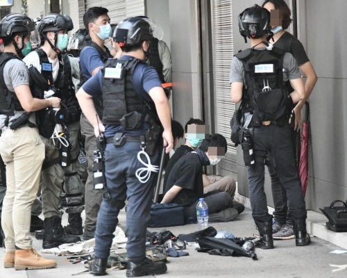 警方拘捕多人。