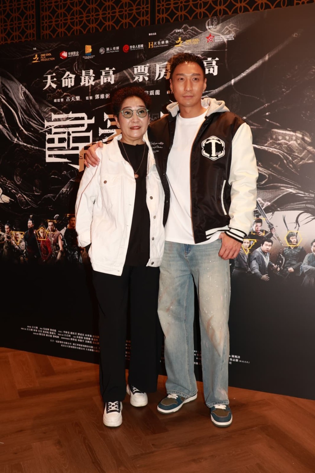 徐偉棟即謂:「媽咪,唔好衝動!食餐飯好正常,上年的事不要問啦!」 徐偉棟即謂:「媽咪,唔好衝動!食餐飯好正常,上年的事不要問啦!」