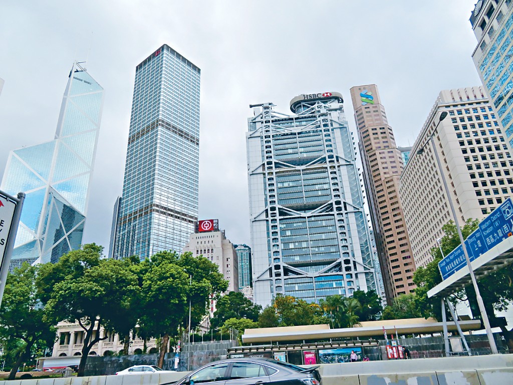 財政部據報會見本港銀行家,與會者包括3間發鈔銀行。