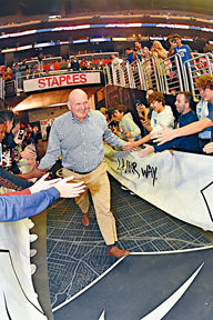 快艇班主波尔马豪斥四亿美元（约三十一亿港元）购买新球场。