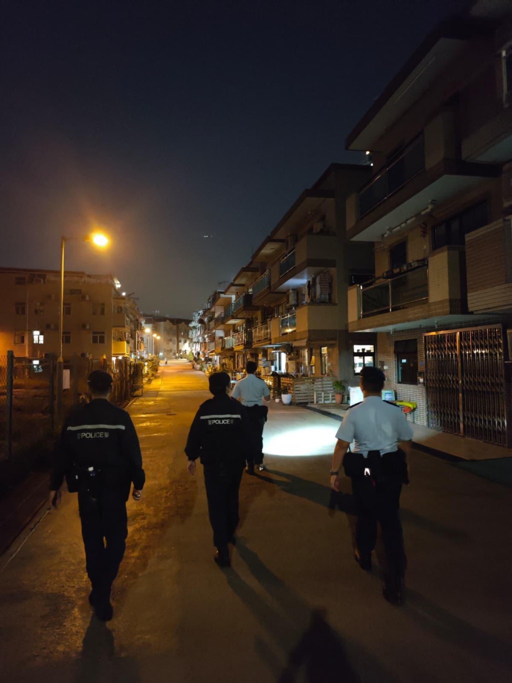 行動期間,警員會針對較高風險地點高調巡邏及搜查。 行動期間,警員會針對較高風險地點高調巡邏及搜查。