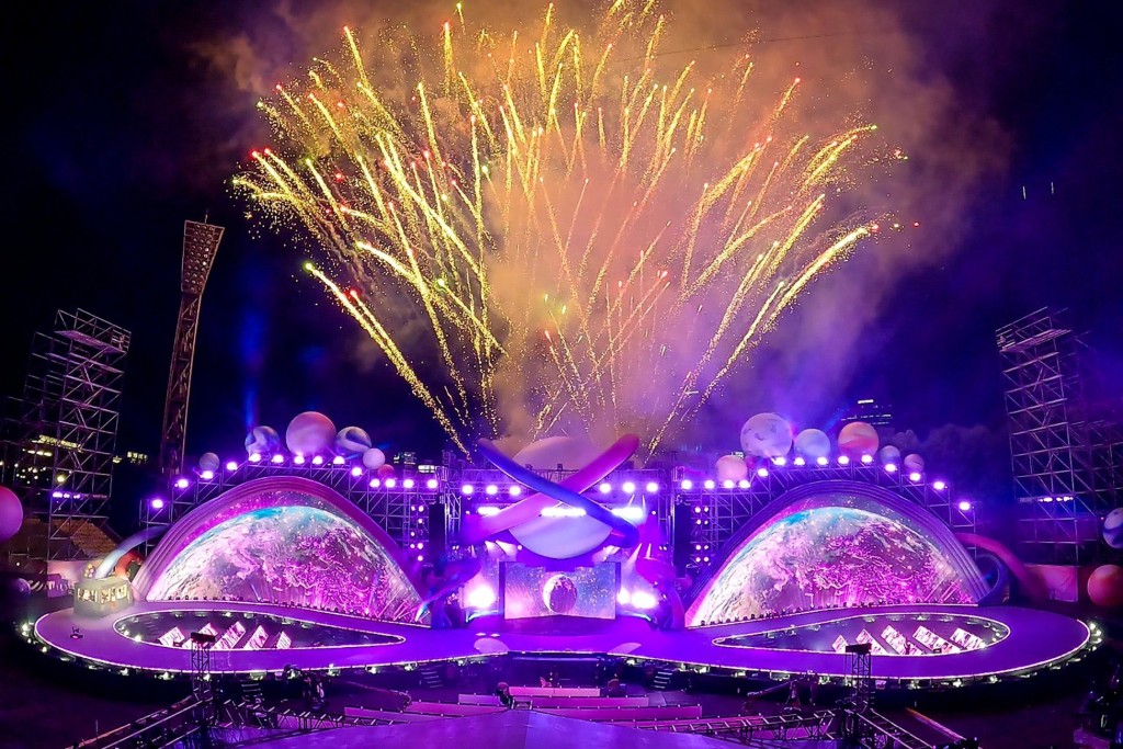 完場放了五分鐘煙花。