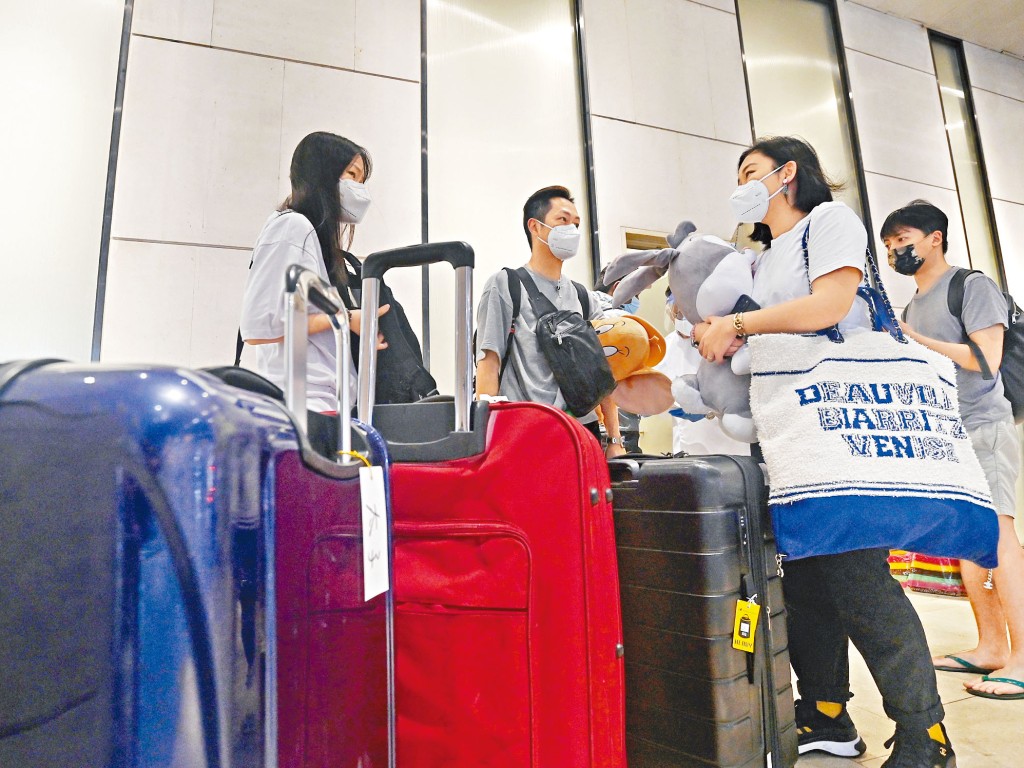 入境檢疫期放寬至「3+4」，預計會吸引市民出境旅遊。