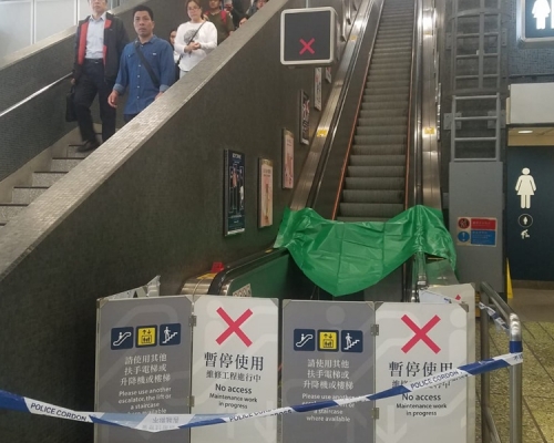 港鐵指昨晚承辦商曾為涉事的扶手電梯進行過正常的維修工作,但承認無檢查涉事部件。