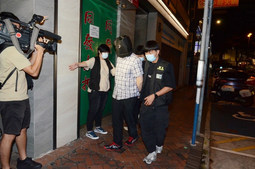 警方拘捕一名男子涉嫌用鹽虐待蝸牛。