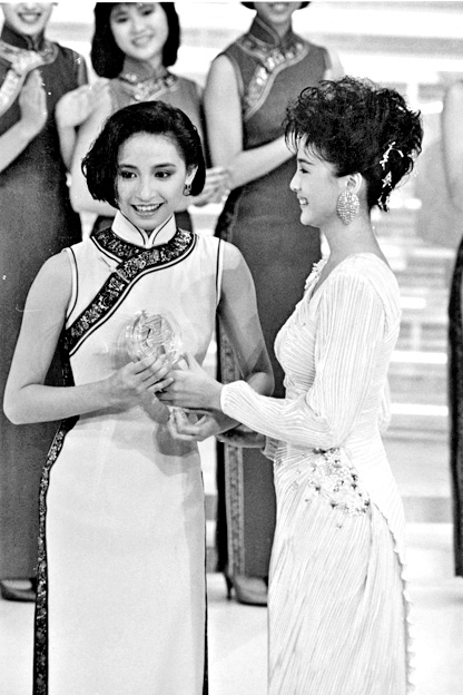 吴婉芳1986年夺得香港小姐亚军入行。