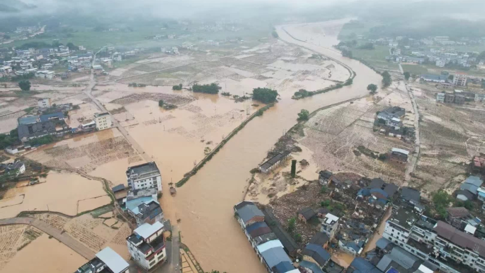 韓江流域的17條河流發生超警以上洪水。 央視截圖