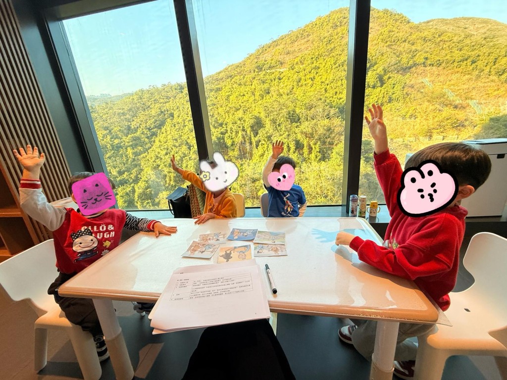 博物館亦會與言語治療師及語文導師合作推出講故事課程，以歷史故事和展品引起小朋友學語文的興趣。（圖片來源：《親子王》）