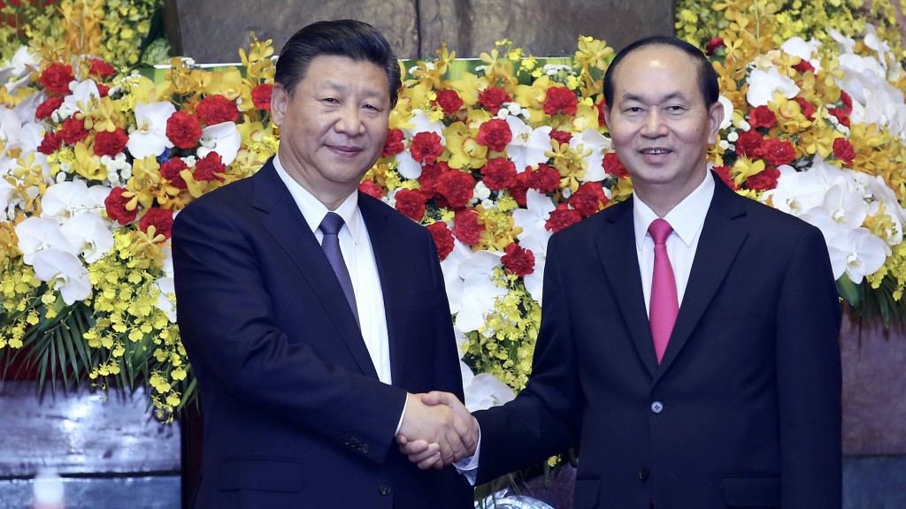习近平2017年访问河内，与时任越南国家主席陈大光会面。 路透社