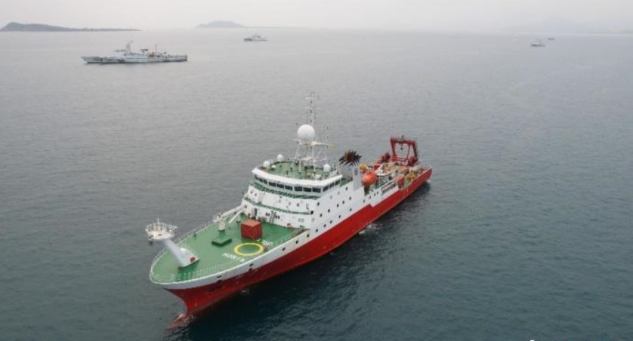 科考船完成今年首个科考航次任务后从三亚口岸入境。中新社