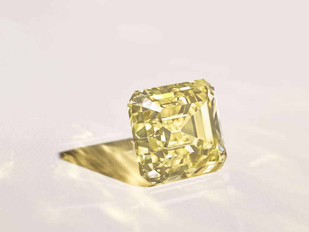Soleil d'Or黄钻在全球最大切割钻石中名列第五十二位。