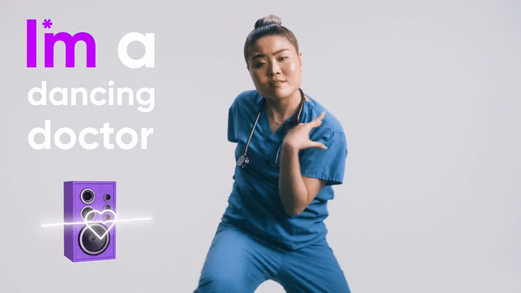 廣告開頭Roberta介紹自己是一名同時為舞蹈員的醫生（dancing doctor）。