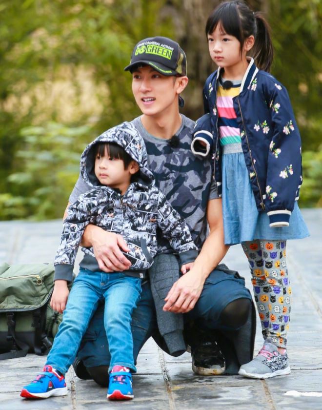 吳尊在2017年帶仔女拍內地綜藝節目。