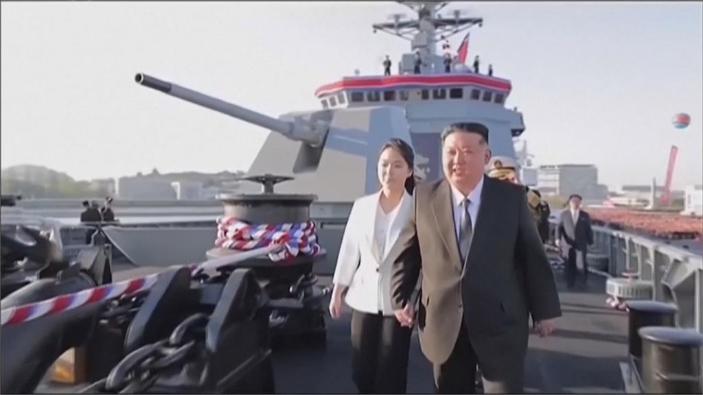 金正恩亲自主持“崔贤”号驱逐舰命名仪式。 朝中社 金正恩亲自主持“崔贤”号驱逐舰命名仪式。 朝中社