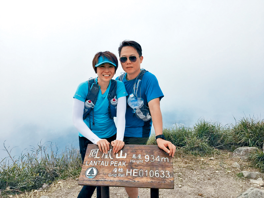 吳家榮與第二任妻子志趣相投，喜歡行山遠足。 