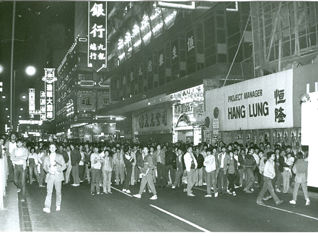1984年的士罷駛,大批群眾集結在旺角彌敦道。資料圖片 1984年的士罷駛,大批群眾集結在旺角彌敦道。資料圖片