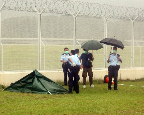 警員事後在現場架起帳篷，以遮蓋屍體。