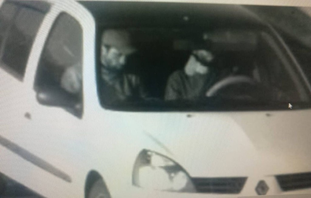 6名疑犯乘白色Renault私家車逃離。 X平台