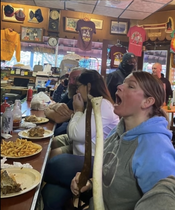 「海象陰莖骨」是餐廳珍藏多年的鎮店之寶。 fb / Mia Panella