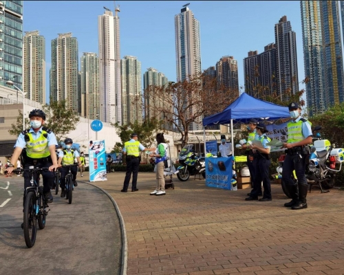 警方提醒市民騎單車時須保持警惕，以防樂極生悲。警方提供