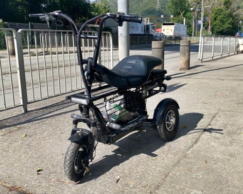警方新界北總區在區內打擊非法駕駛電動可移動工具。警方圖片