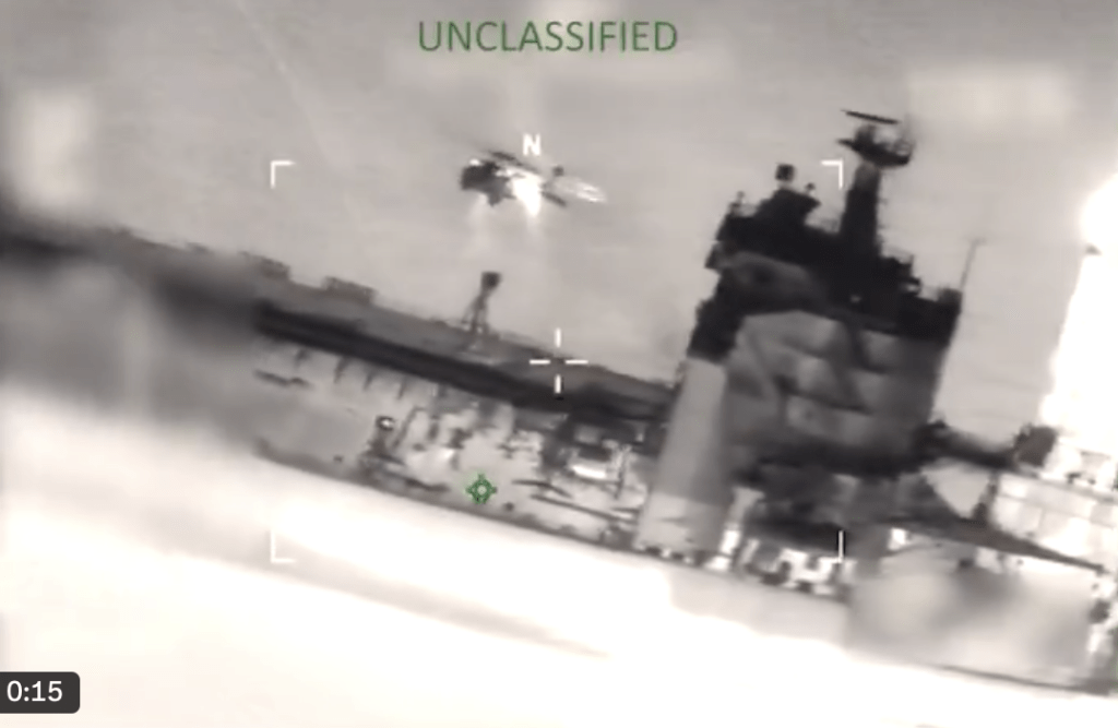 影片中有戰機接近「索菲亞號」。X@Southcom