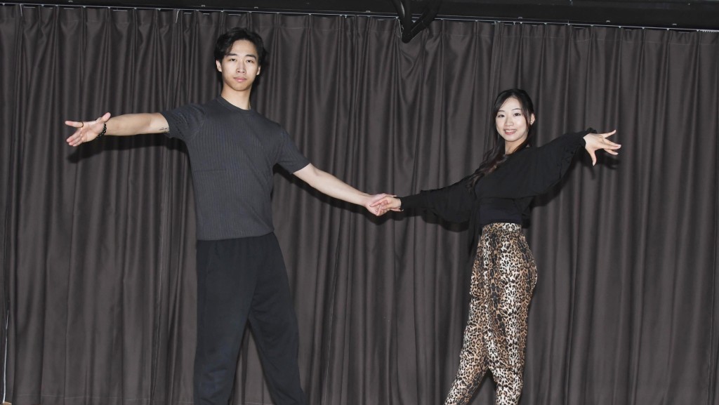 廖氏兄妹於六月登上世界運動舞蹈總會十項賽的世界第一。 本報記者攝