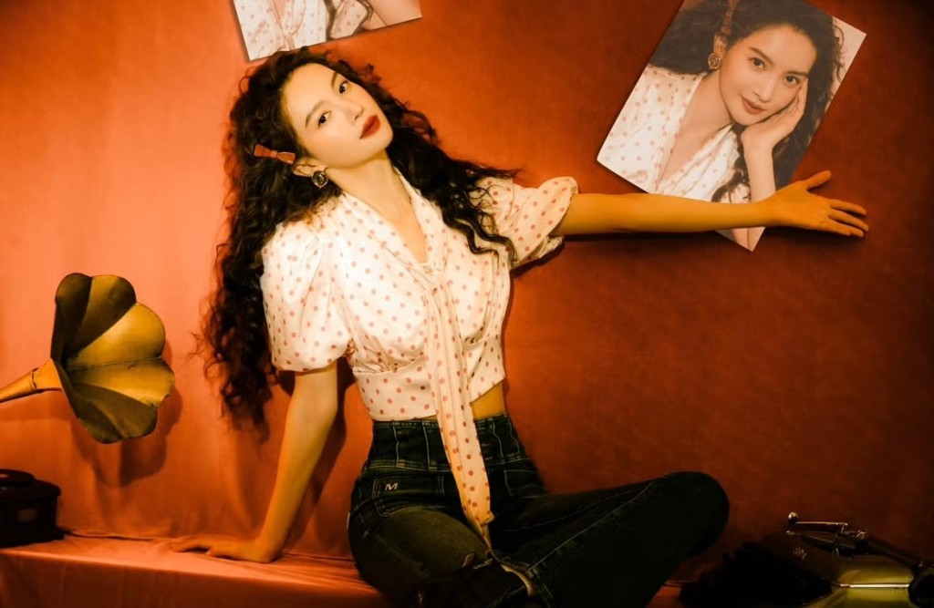 內地女星金晨肇事逃逸被指不溝成犯罪罰款1500元人民幣，惹來網民質疑。微博