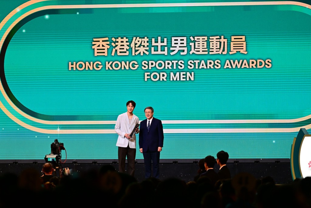 「香港傑出男運動員」蔡俊彥（劍擊）。