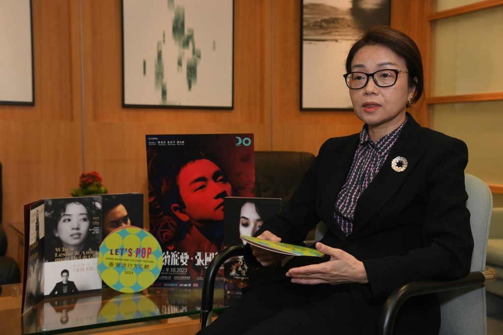 康樂及文化事務署助理署長（特別職務）區玉芳認為香港的流行文化有極深的根基，可塑性高。
