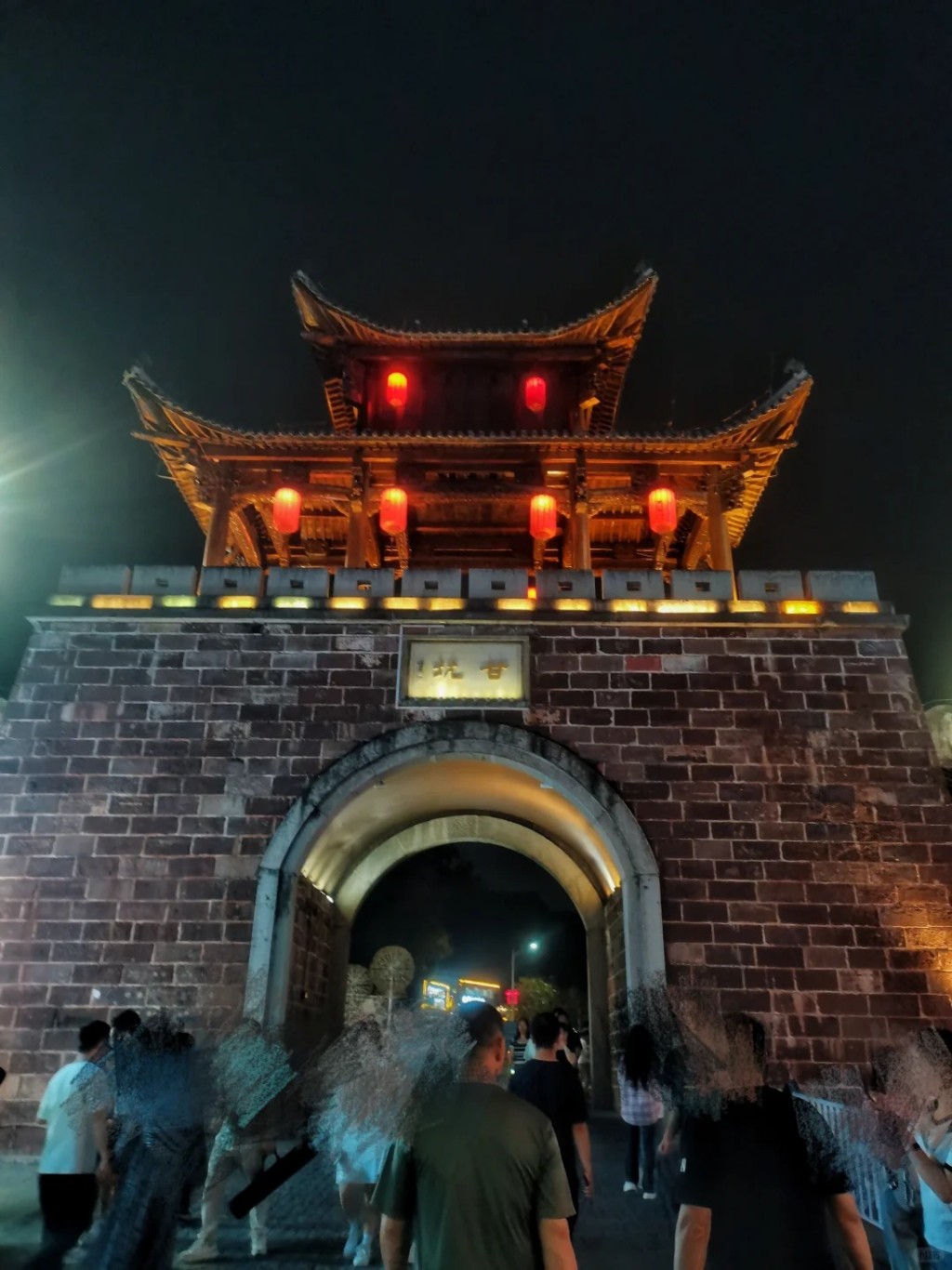清明3天假期，大量游客到深圳旅游。图为甘坑古镇。小红书