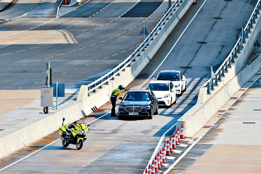 警队护送组准确拿揑临时管控附近道路的时间，将对市民的影响减至最低。