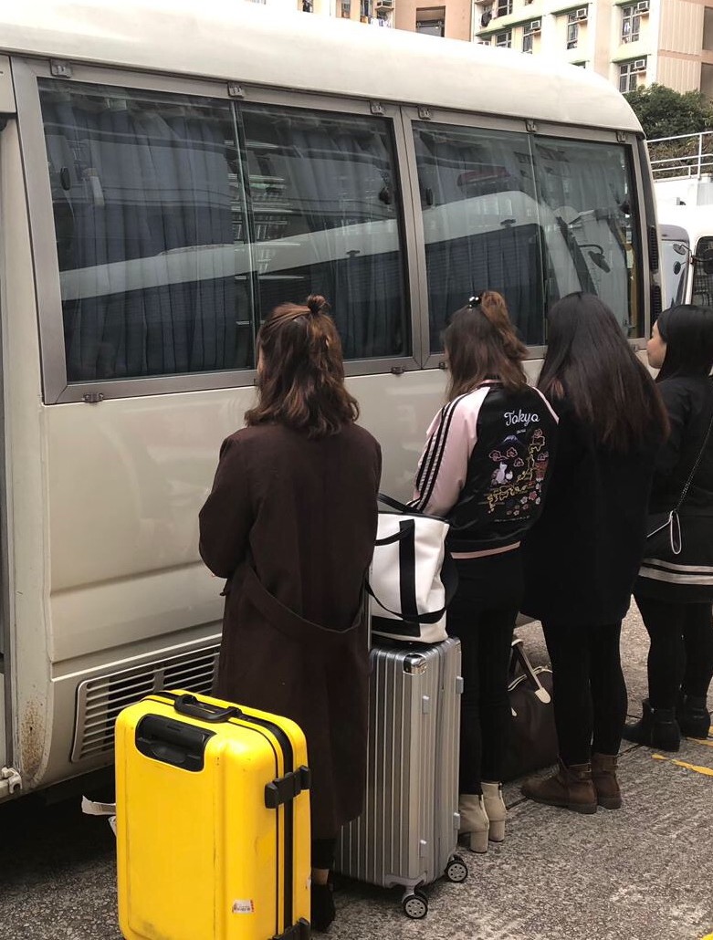 警方跨部門觀塘掃黃 拘捕7名雙程證女子1名按摩院女負責人。