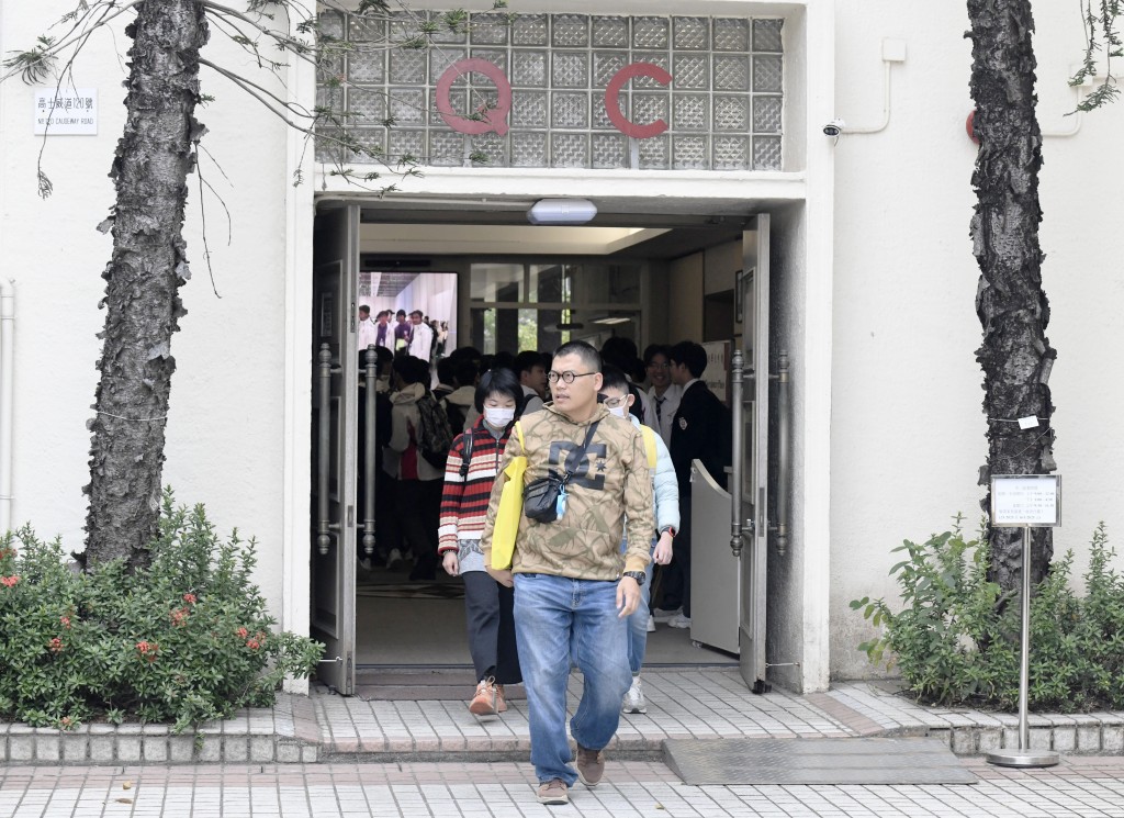 教育局表示，今年全港官津及资助中学共有约14900个学位作中一自行分配学位。 资料图片