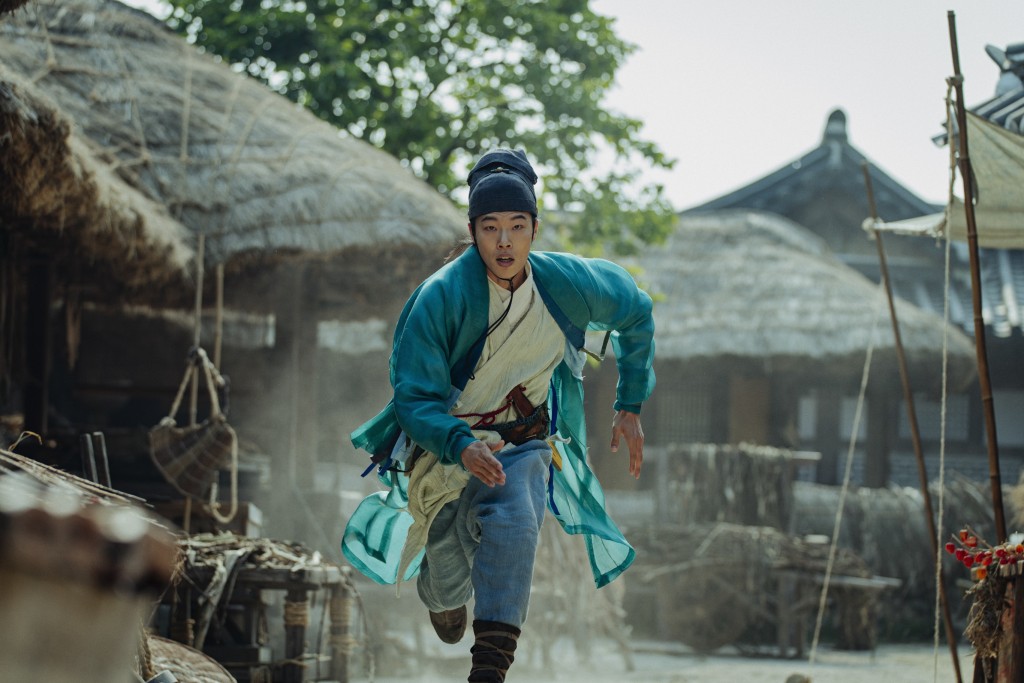 柳俊烈飾演武功大師。