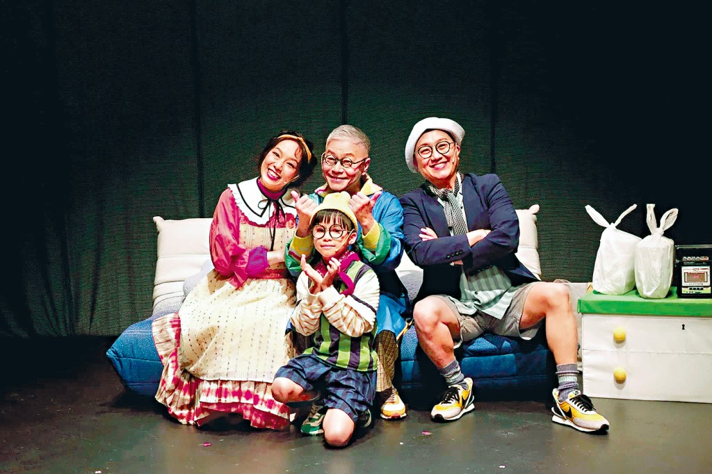 阮兆輝與女兒曾慕雪(左)演出南音兒童音樂劇。