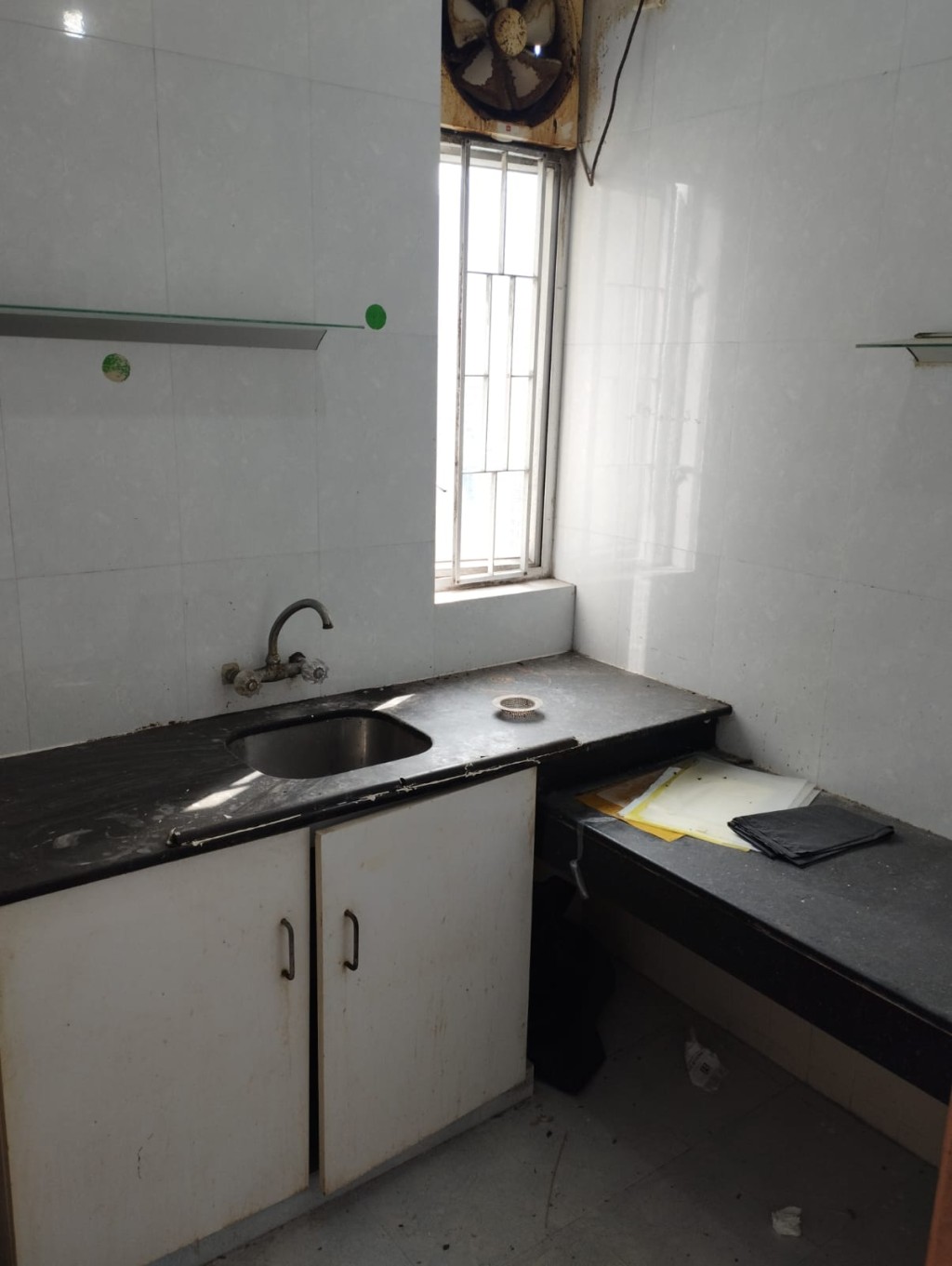 單位將於4月1日（周三）拍賣。