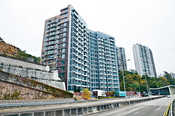 荃灣青龍頭逸璟．龍灣昨錄買家撻大訂個案。