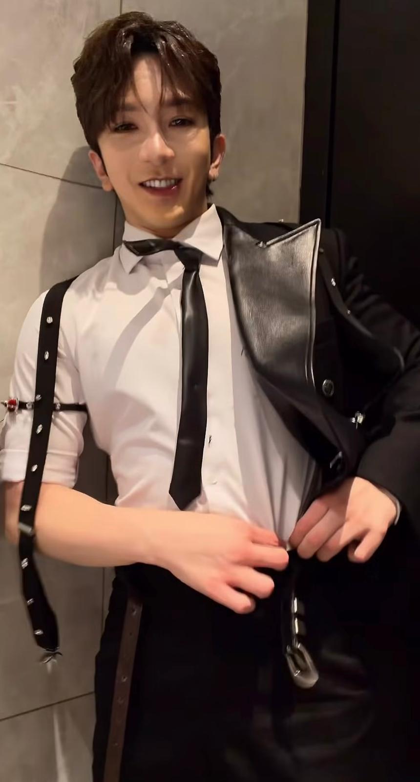 Anson Lo每次演出台上型格十足，背後卻隱藏一連串繁複工序。