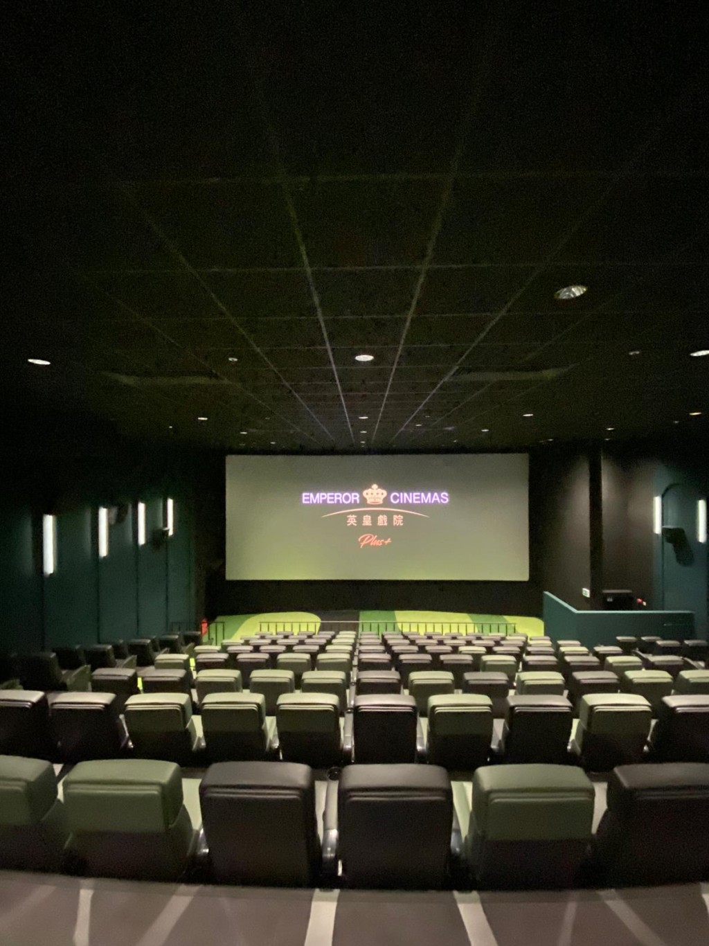 THE SOUTHSIDE英皇戲院影院，座位特別採用加闊設計