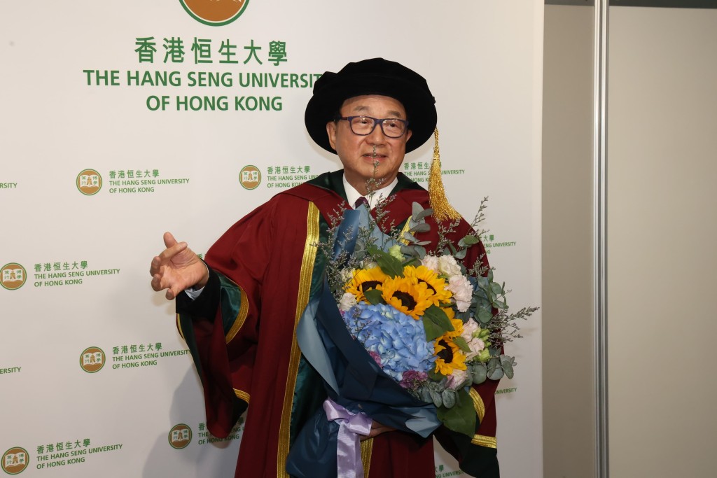 許冠文寄語香港電影從業員,「好多戲院閂咗門,張枱靚冇用嘅,要啲嘢好食,票房先好!」 許冠文寄語香港電影從業員,「好多戲院閂咗門,張枱靚冇用嘅,要啲嘢好食,票房先好!」