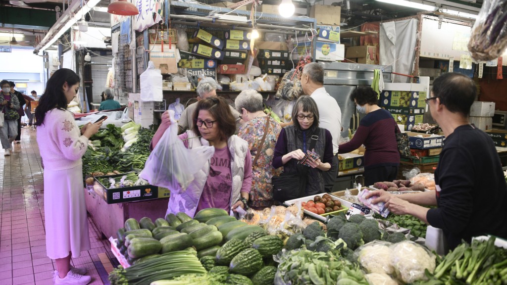 冬至︱市民一大清早到街市買新鮮食品 店舖不加價共渡時艱