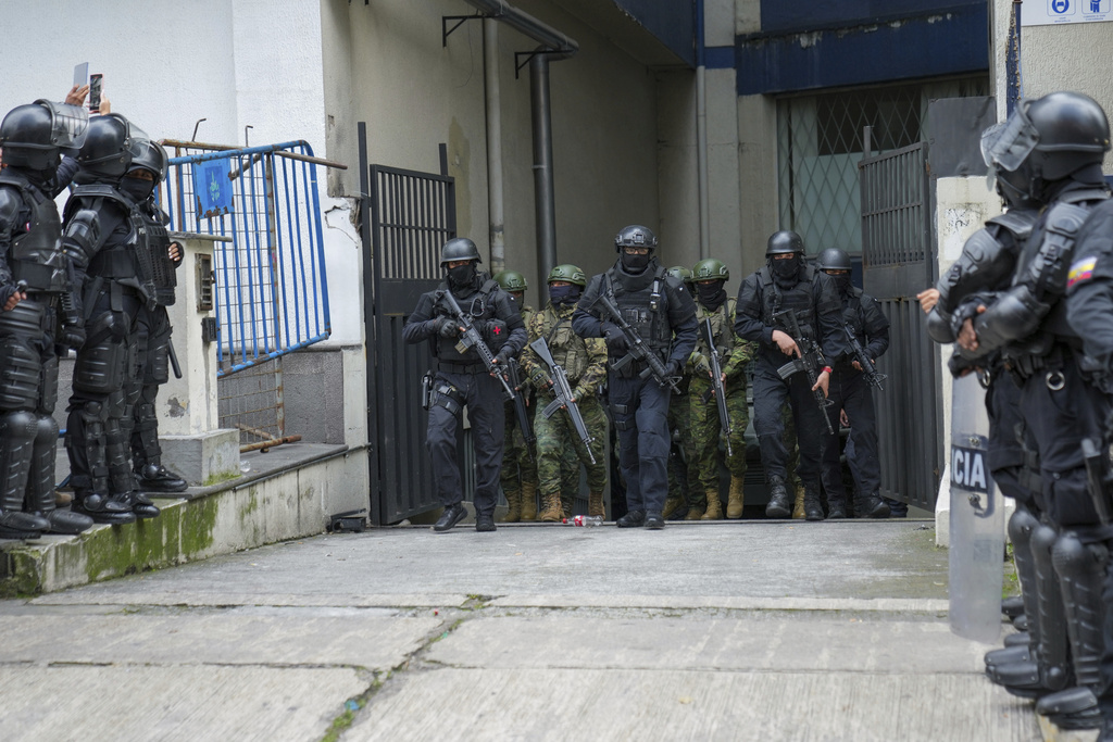 厄瓜多爾警方闖墨西哥大使館拘捕前副總統。美聯社