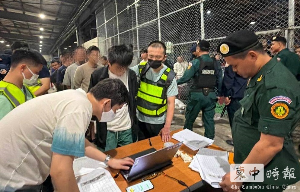 柬埔寨连续两日遣返逾400名中国籍电骗疑犯回中国。柬中时报