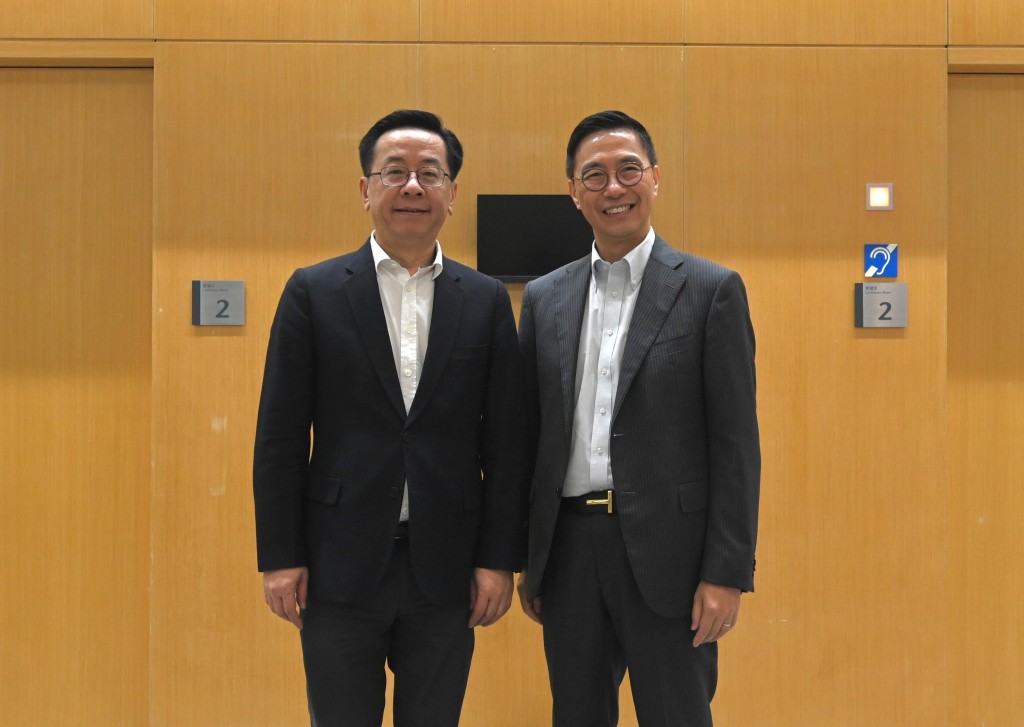 文化體育及旅遊局局長楊潤雄今日（25日）與貴州省委常委、省委宣傳部部長盧雍政（左）和代表團會面。政府新聞處圖片