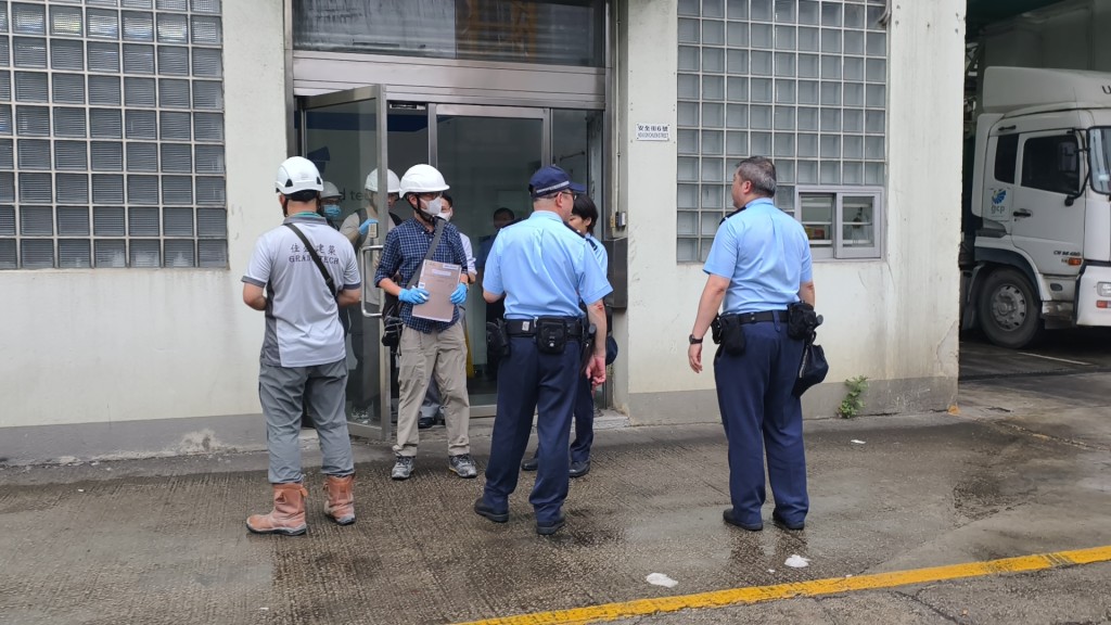 警方繼續在場調查意外原因。徐裕民攝 警方繼續在場調查意外原因。徐裕民攝