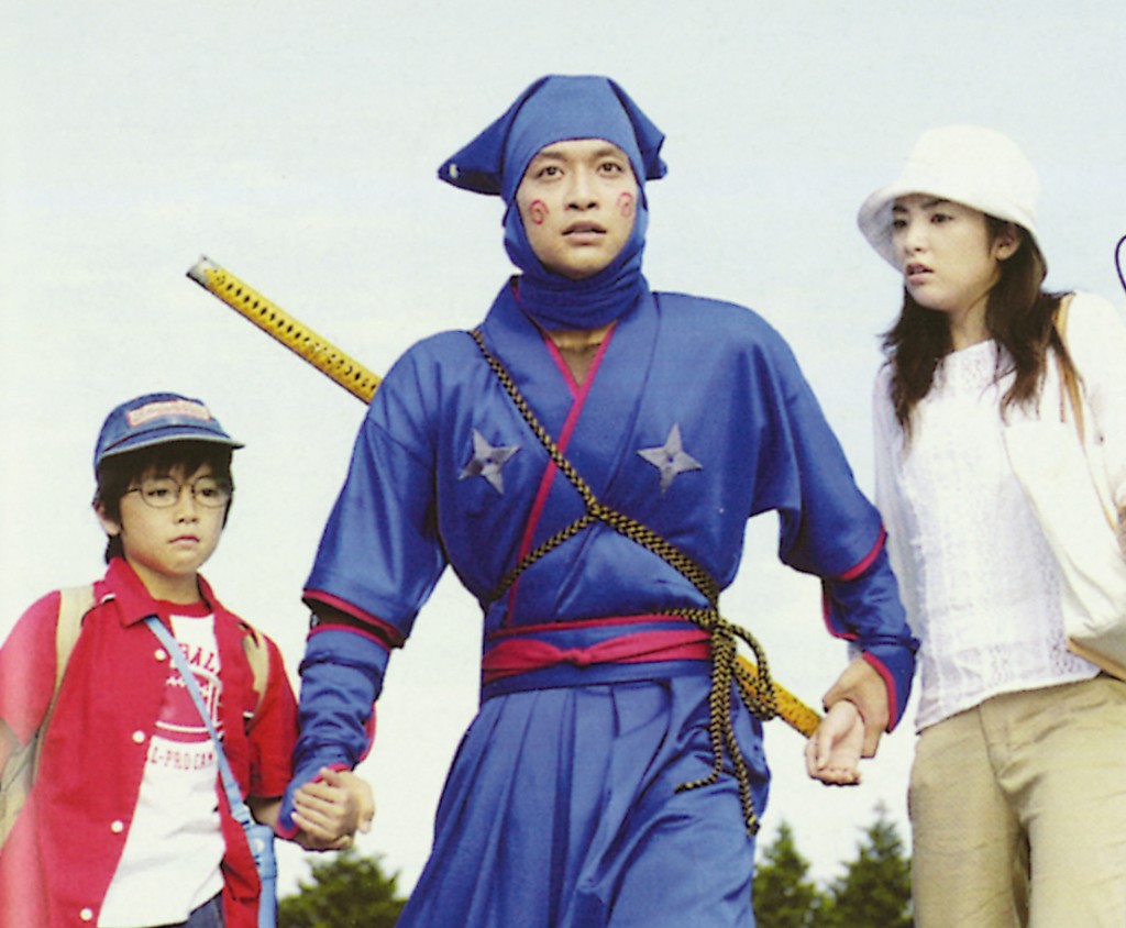 2004年与香取慎吾拍《忍者小灵精》电影。